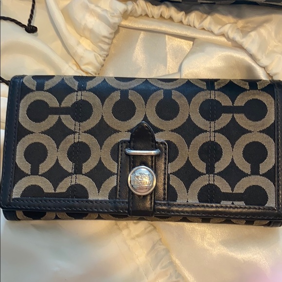 Coach - Picture 5 of 8